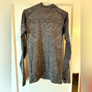 Lululemon women’s hooded base layer size 12